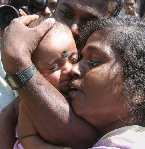 Familja bashkohet pas katastrofes